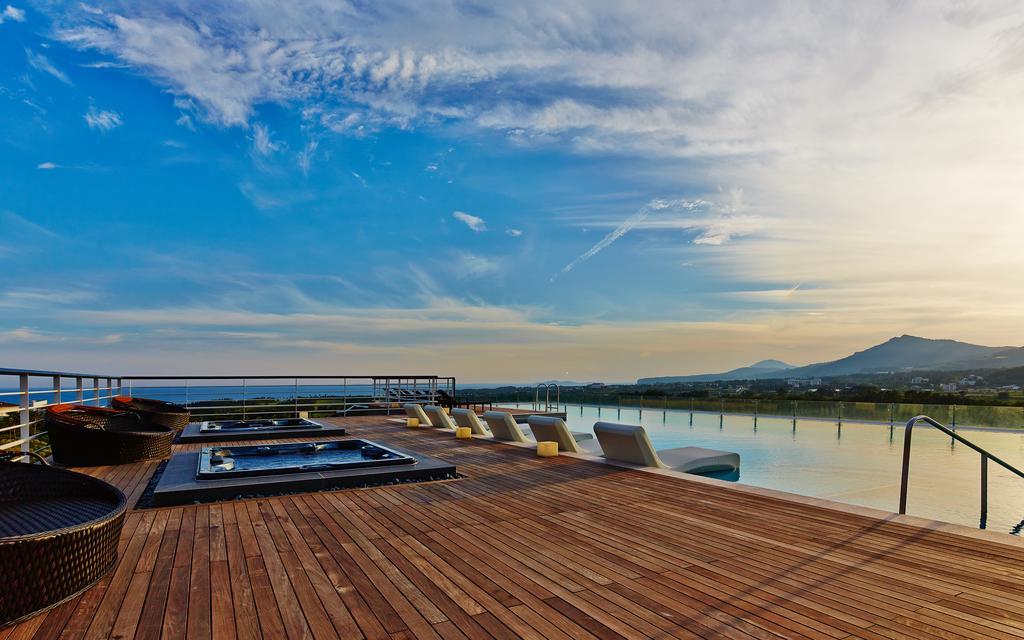 Kensington Jeju Hotel Екстериор снимка The Sky Bar